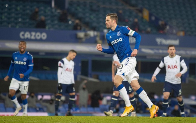 职联首秀受 职联首秀受